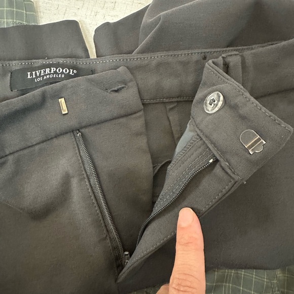 Liverpool Kelsey Bermuda Trouser Knit Black Size - Picture 2 of 11